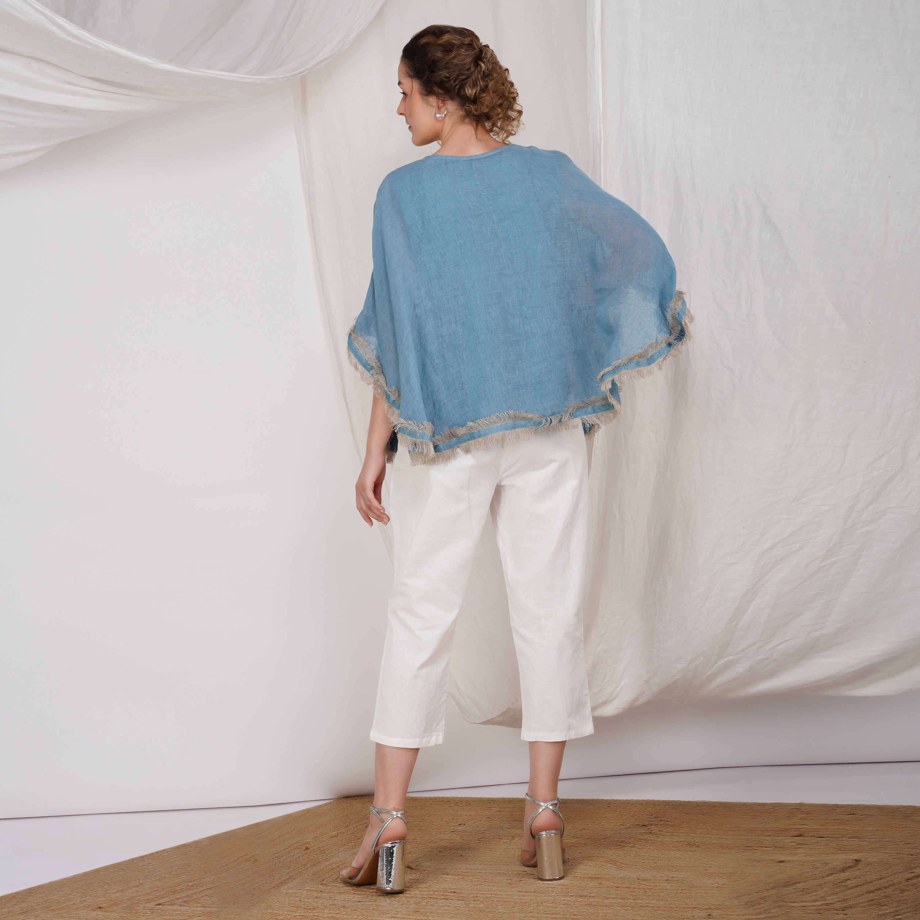 Free-Size Poncho with Jewelry Neckline – Elegant Handcrafted Linen | VIVIR