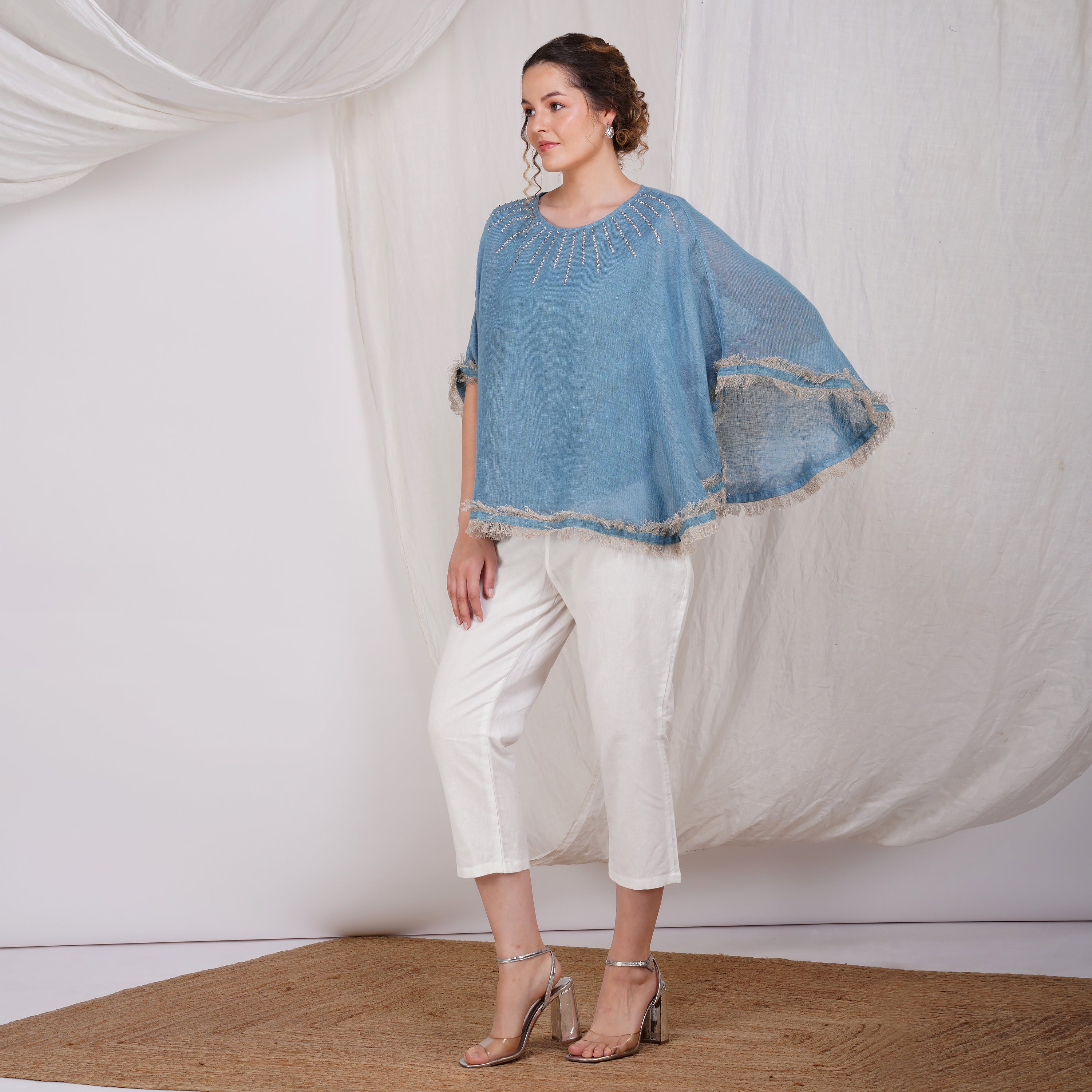 Free-Size Poncho with Jewelry Neckline – Elegant Handcrafted Linen | VIVIR