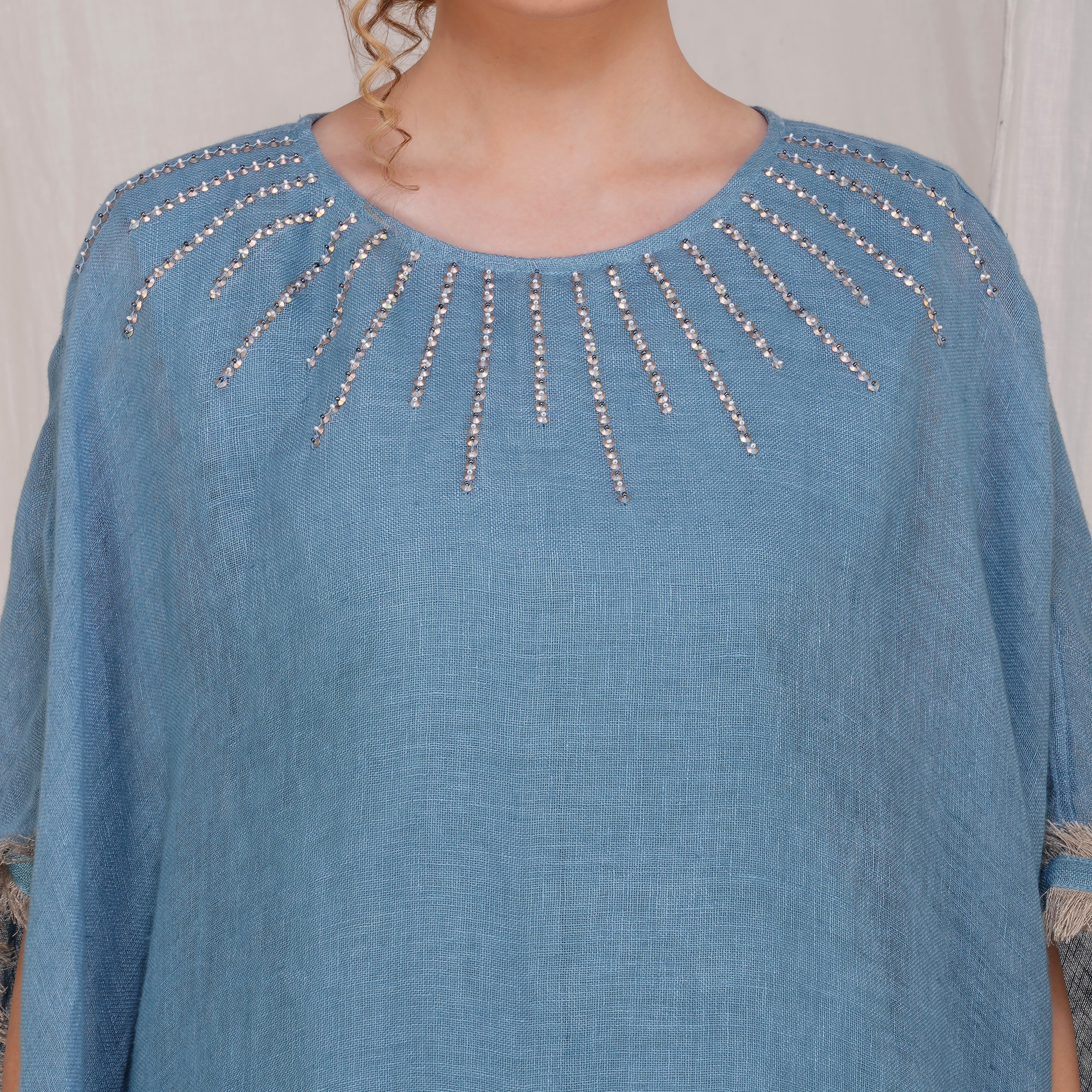Free-Size Poncho with Jewelry Neckline – Elegant Handcrafted Linen | VIVIR
