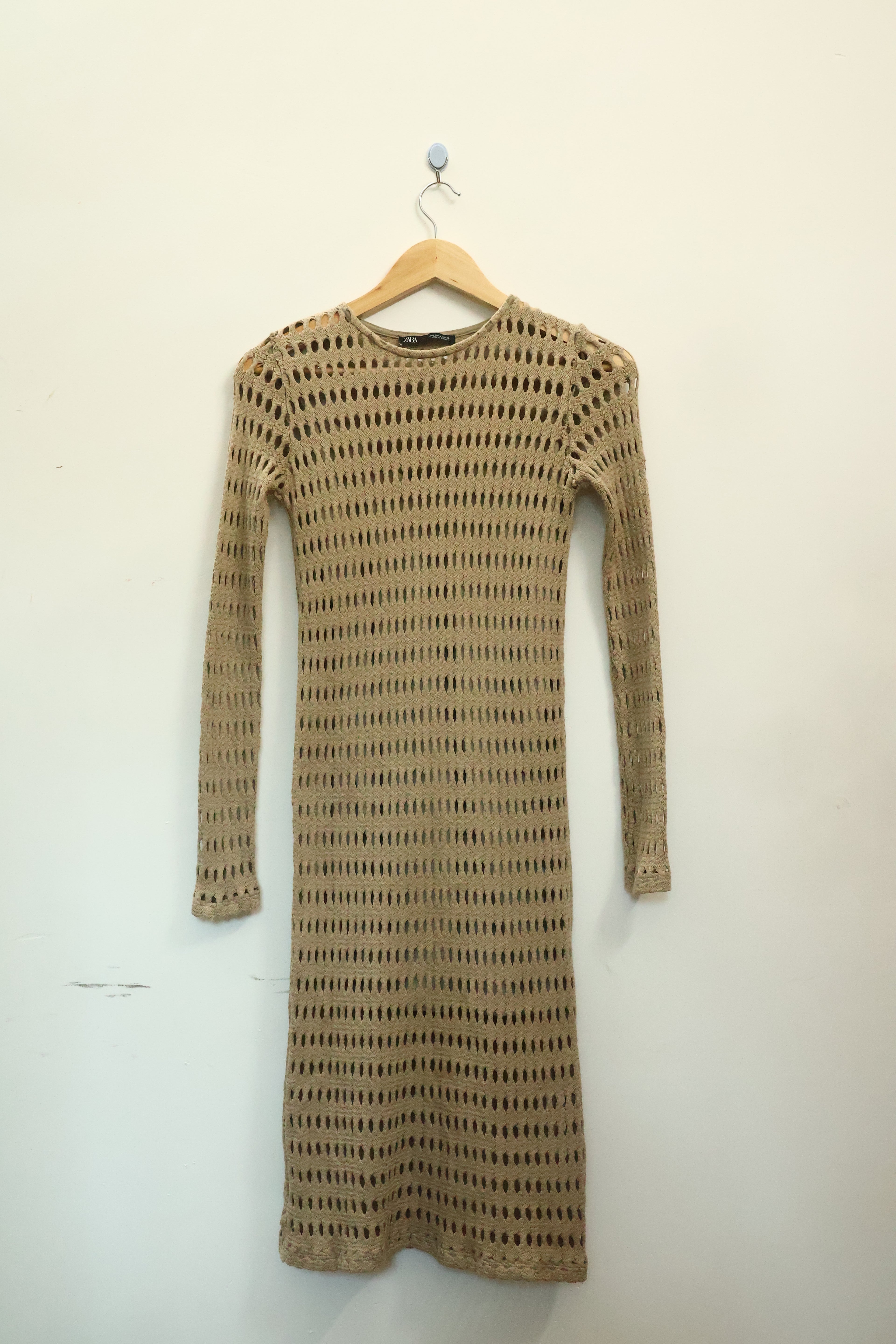 ZARA Woven Dress – Chic Structure with Everyday Comfort